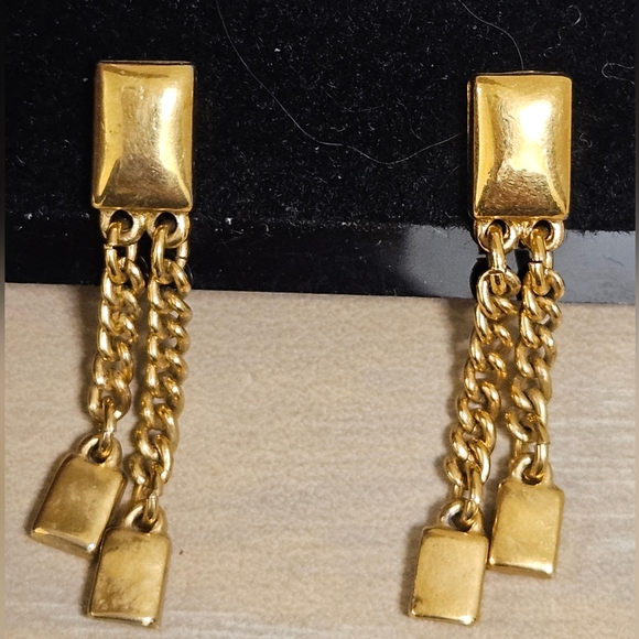 VINTAGE MONET SIGNED 18KT GOLD PLATED STUD CHAIN DANGLE 1.25" EARRINGS - Picture 2 of 6
